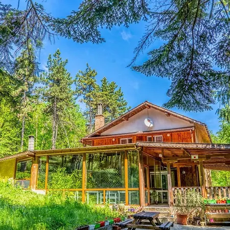 крушун - единствена на метри от водопадите, Krushun - The Only Just Meters From The Waterfalls Krushuna