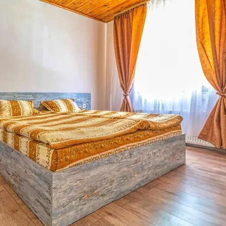 крушун - единствена на метри от водопадите, Krushun - The Only Just Meters From The Waterfalls Krushuna