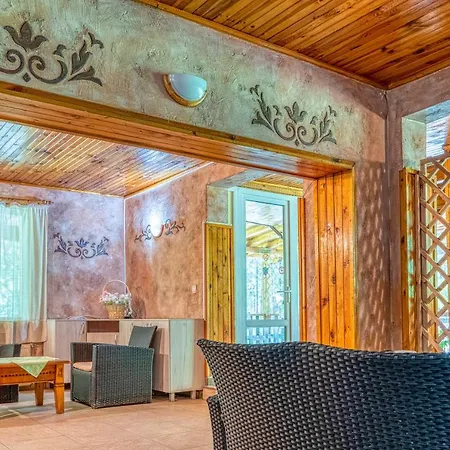 Konukevi крушун - единствена на метри от водопадите, Krushun - The Only Just Meters From The Waterfalls 3*