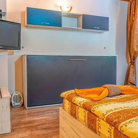 Гостевой дом - крушун 3*