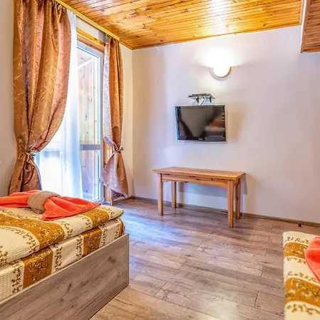 Konukevi крушун - единствена на метри от водопадите, Krushun - The Only Just Meters From The Waterfalls