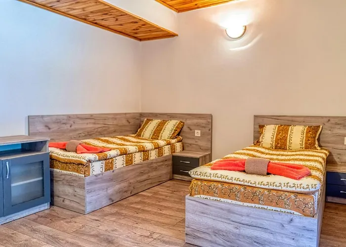 крушун - единствена на метри от водопадите, Krushun - The Only Just Meters From The Waterfalls Kruszuna